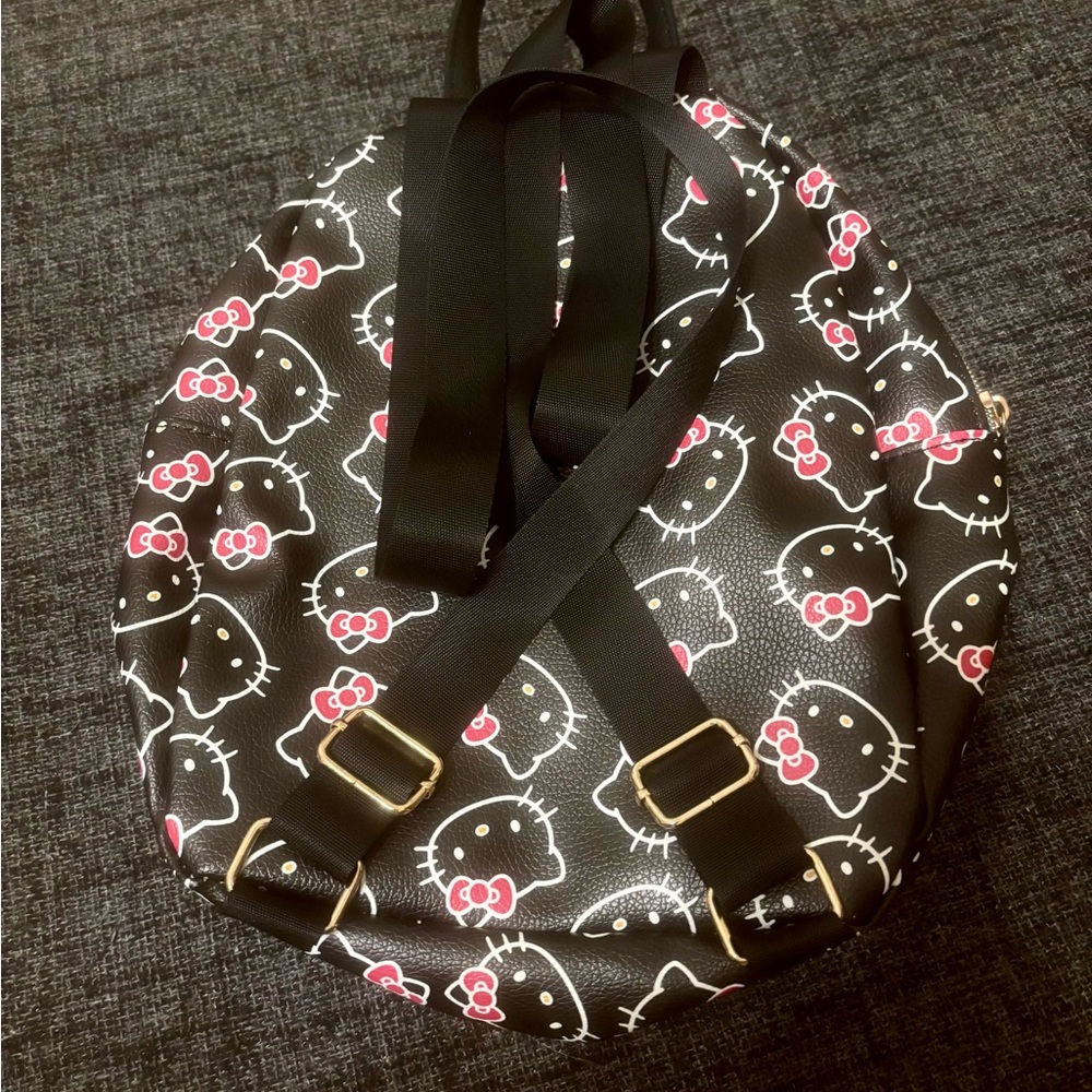 Hello Kitty Mini Backpack - Picture 3 of 10